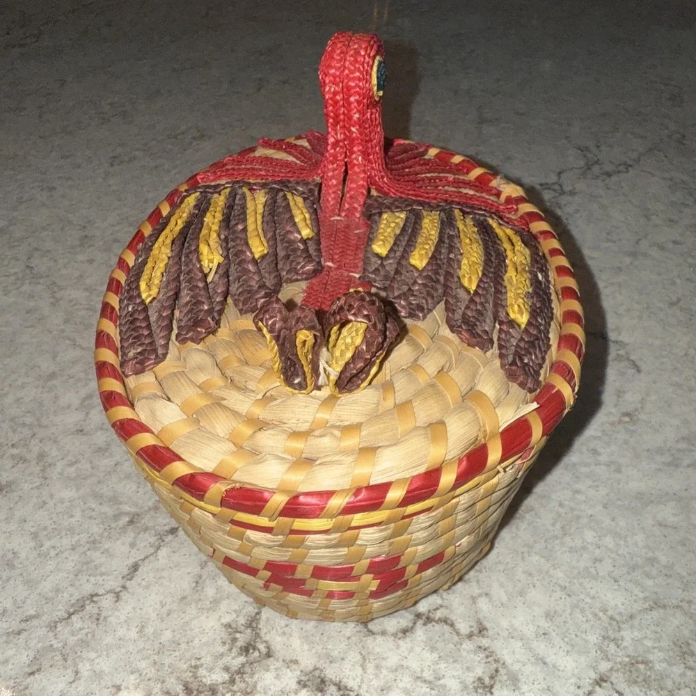 Vintage Handwoven Chicken Basket with Lid Straw Coiled Cottage Farmhouse 7.5x5.5